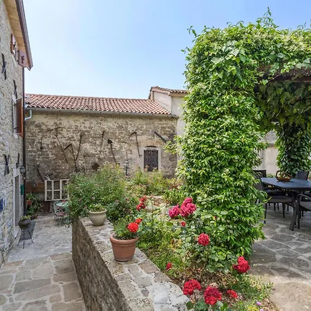 Stunning In With House A Panoramic View *