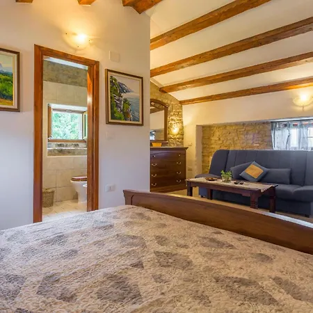Stunning In With House A Panoramic View Nyaraló